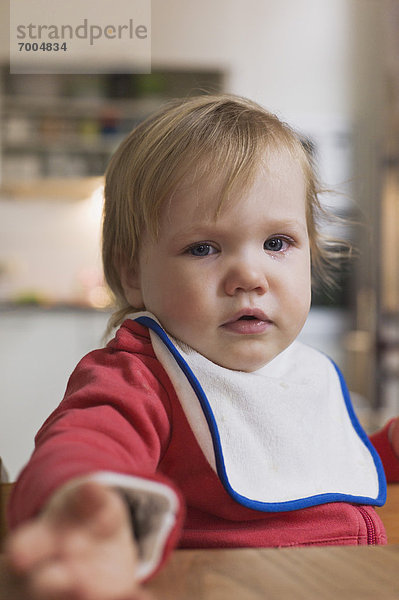 hoch  oben  sitzend  Portrait  Stuhl  Depression  Mädchen  Baby