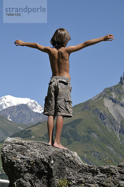 stehend  Frankreich  Rückansicht  Junge - Person  Alpen  Ansicht  Boulder