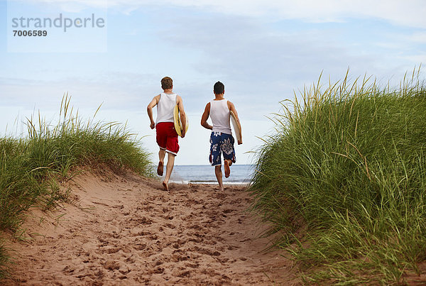 Mann Strand rennen halten jung Prince Edward Island