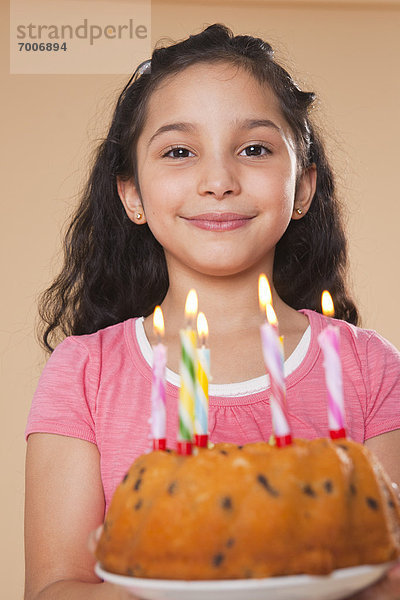 Portrait  halten  Geburtstag  Kuchen  Mädchen