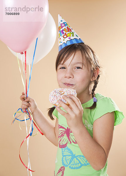 Portrait  Donut  essen  essend  isst  Mädchen