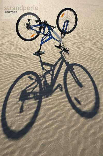 Strand  Fahrrad  Rad  kopfüber