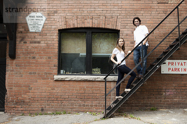 stehend  Portrait  Gasse  Feuer  jung  Kanada  Flucht  Ontario  Toronto