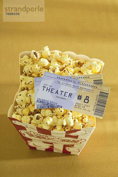 Filmkarten und Popcorn