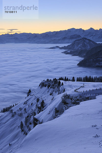 bedecken über Sonnenaufgang Tal Nebel Luzern Schweiz
