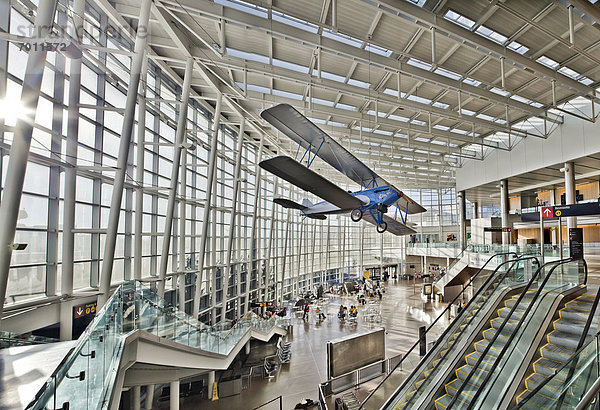 Innenaufnahme  Flughafen  modern