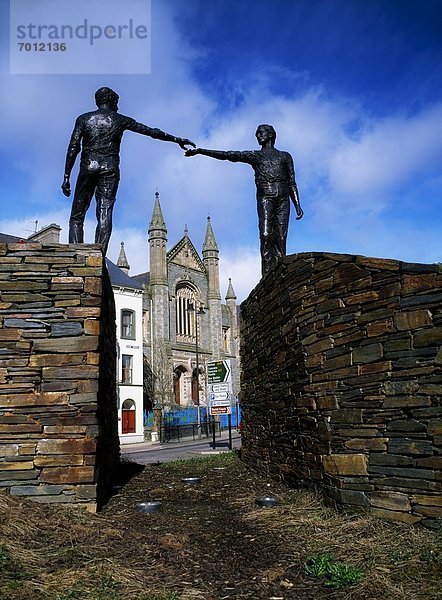 Derry  Reconciliation Statues  Carlisle Road