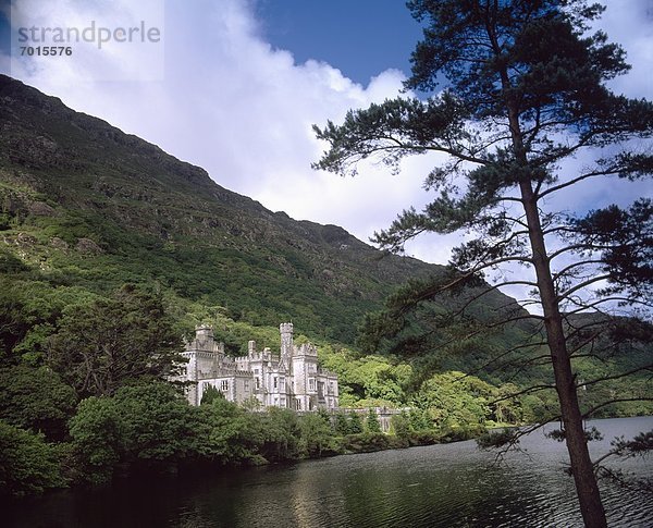 Co Galway  Kylemore Abbey And Lake