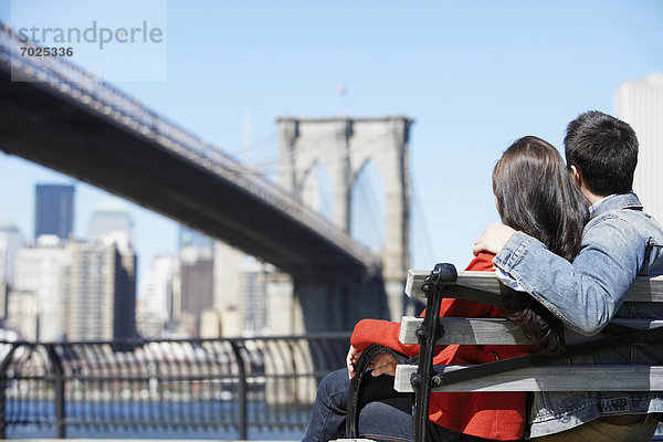 Vereinigte Staaten von Amerika  USA  New York City  sehen  Brücke  Rückansicht  Ansicht  jung  Brooklyn