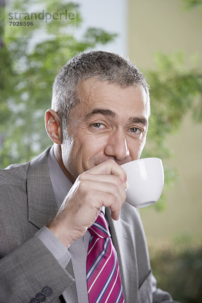 Portrait  Geschäftsmann  trinken  Kaffee