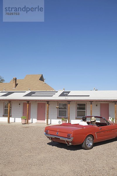 Vereinigte Staaten von Amerika  USA  Cabrio  Arizona  jung  Motel