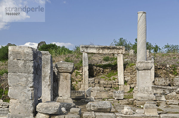 Türkei  Südküste  Provinz Antalya  Perge  Kirchenreste.