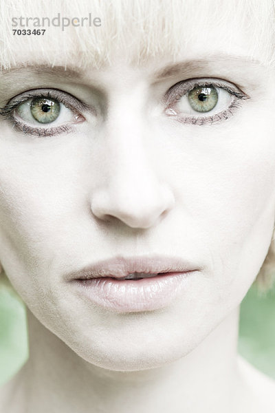 Frau mit grünen Augen  Porträt
