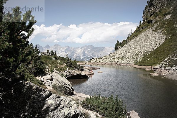 Bergsee mit Blick aufs Dachsteinmassiv  Steiermark  Österreich