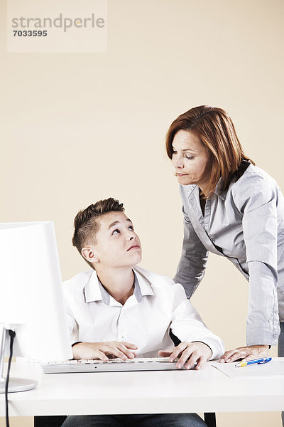 Teenager beim Bewerbungsgespräch