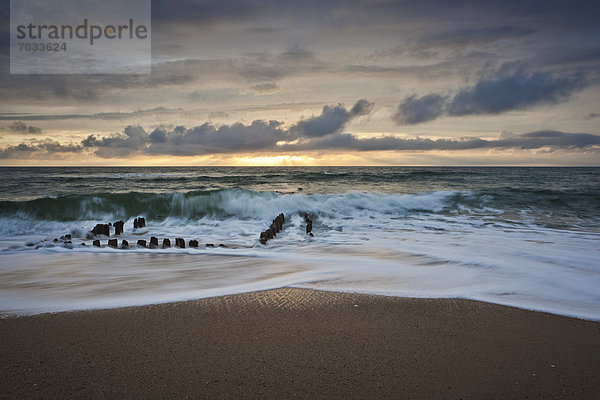 Sonnenuntergang über der Nordsee auf Sylt  Schleswig-Holstein  Deutschland