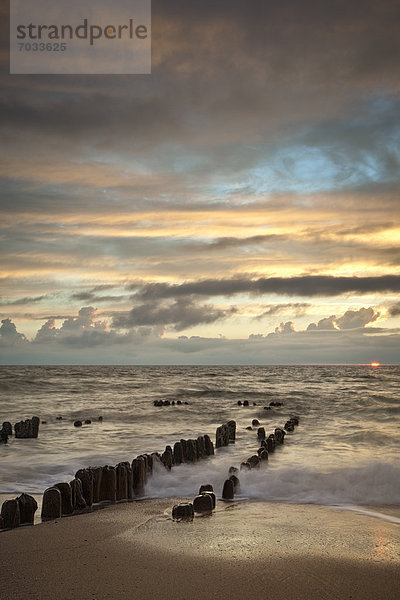 Sonnenuntergang über der Nordsee in Rantum  Sylt  Schleswig-Holstein  Deutschland