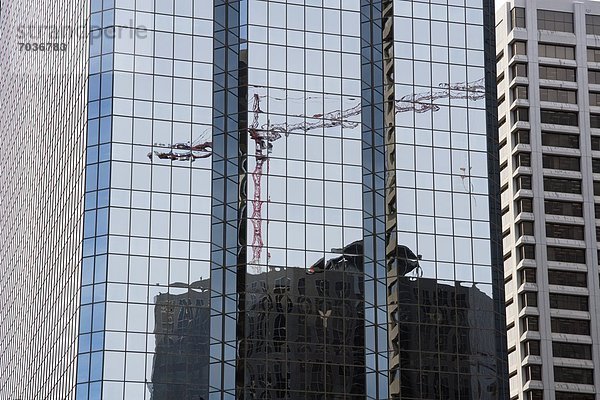 Kranich  bauen  Spiegelung  Büro  Alberta  Calgary  Kanada  Turmkran  modern