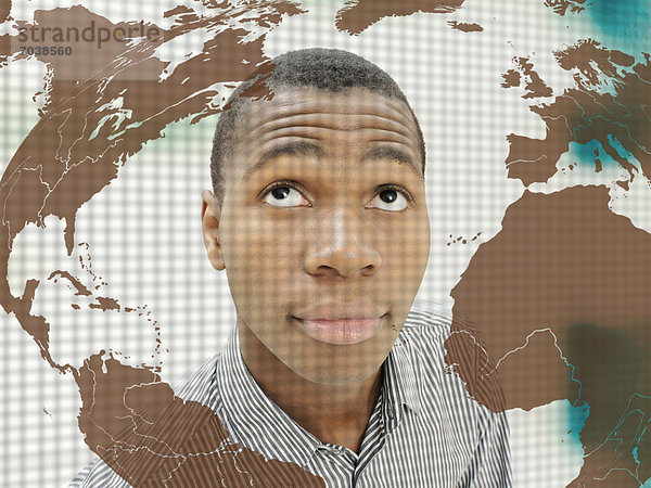 hinter  stehend  Mann  Afroamerikaner  Geschäftsmann  amerikanisch  Glaswand  jung  Weltkarte