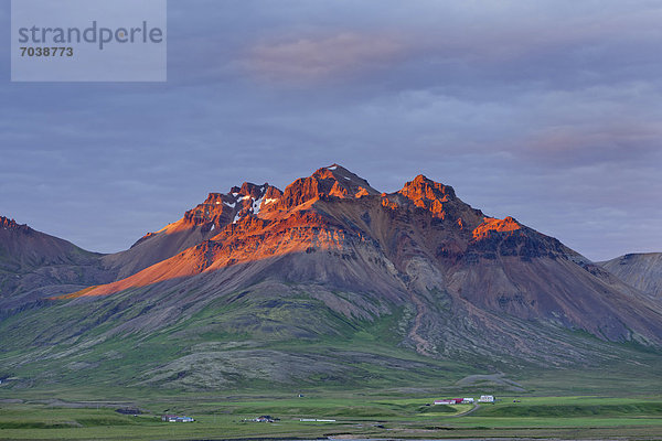 Staaearfjall im Morgenlicht  Bakkageraei  Island  Europa
