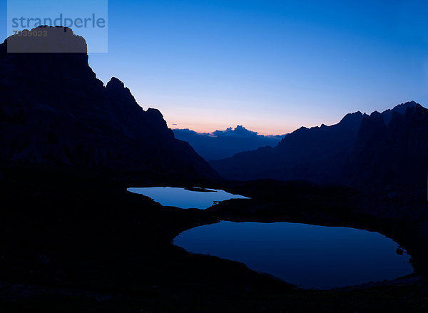 Bödenseen in Morgendämmerung  Nationalpark Dolomiti di Sesto  Sextener Dolomiten  Hochpustertal  Südtirol  Italien  Europa