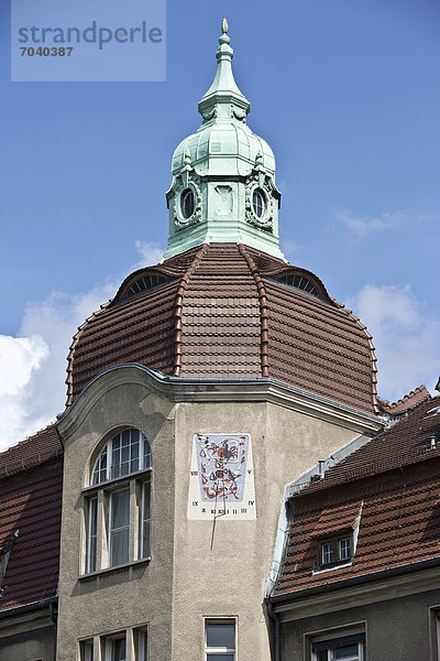 Turm mit Sonnenuhr  Zuckermuseum  Berlin  Deutschland  Europa