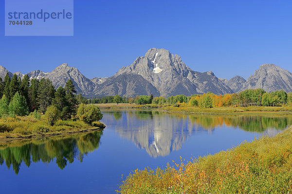 Mount Moran spiegelt sich im Snake River  Oxbow Bend  Grand Teton Nationalpark  Wyoming  USA