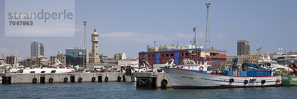 Uhrturm im Hafen Port Vell  Barcelona  Katalonien  Spanien  Europa