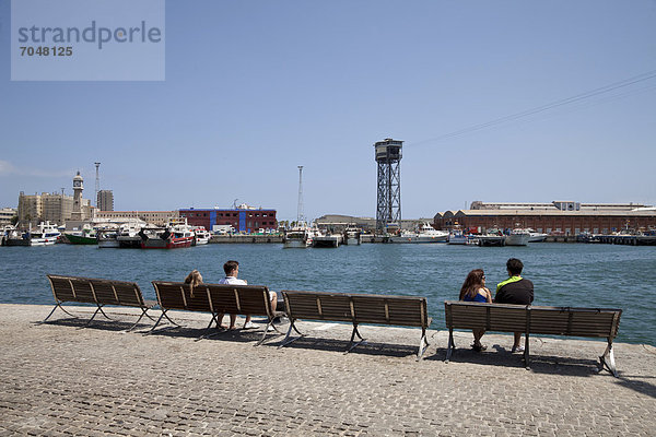 Bänke am Hafenufer  Hafen Port Vell  Barcelona  Katalonien  Spanien  Europa  ÖffentlicherGrund