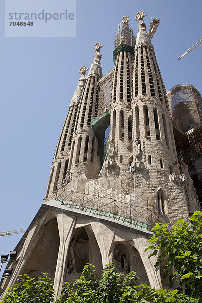 Passionsportal an der Kirche La Sagrada Familia von Antoni Gaudi  Barcelona  Katalonien  Spanien  Europa  ÖffentlicherGrund