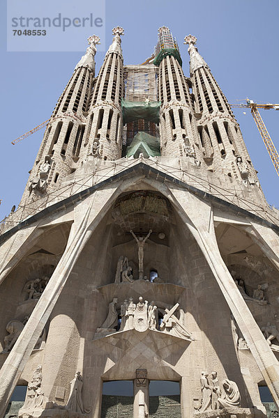 Passionsportal an der Kirche La Sagrada Familia von Antoni Gaudi  Barcelona  Katalonien  Spanien  Europa  ÖffentlicherGrund