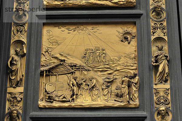 Detail  Paradiesportal  Ostportal der Taufkirche  Baptisterium  des Doms  Meisterwerk der Frührenaissance von Lorenzo Ghiberti  Florenz  UNESCO Weltkulturerbe  Toskana  Italien  Europa