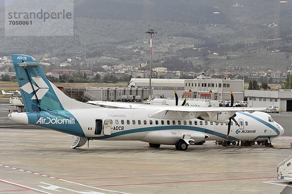 AIR-Dolomiti I-ADCB kurz vor dem Start  Flughafen Florenz  Toskana  Italien  Europa