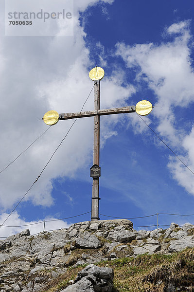 Gipfelkreuz auf dem vorderen Rauschberg  Chiemgauer Alpen  Chiemgau  Oberbayern  Bayern  Deutschland  Europa  ÖffentlicherGrund