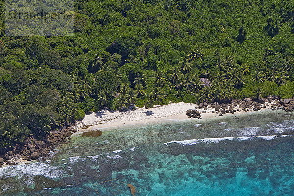Der Strand Anse Petite Marie-Louise  Südmahe  Mahe  Seychellen  Afrika  Indischer Ozean
