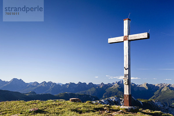 Gipfelkreuz vom Zanggen  hier auf dem Gipfel des Zanggen oberhalb des LavazËjoch  Trentino  Italien  Europa