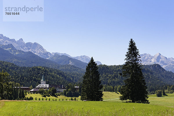 Schloss Elmau  Krün  Wettersteingebirge  Werdenfelser Land  Oberbayern  Bayern  Deutschland  Europa  ÖffentlicherGrund