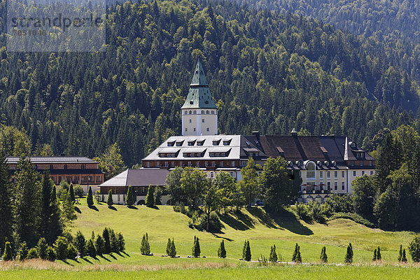 Schloss Elmau  Schlosshotel  Krün  Werdenfelser Land  Oberbayern  Bayern  Deutschland  Europa  ÖffentlicherGrund