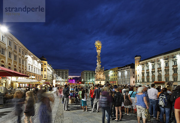 Pflasterspektakel  Straßenkunst-Festival  Hauptplatz Linz  Oberösterreich  Österreich  Europa  ÖffentlicherGrund