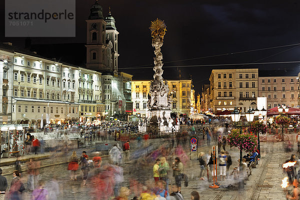 Pflasterspektakel  Straßenkunst-Festival  Hauptplatz Linz  Oberösterreich  Österreich  Europa  ÖffentlicherGrund