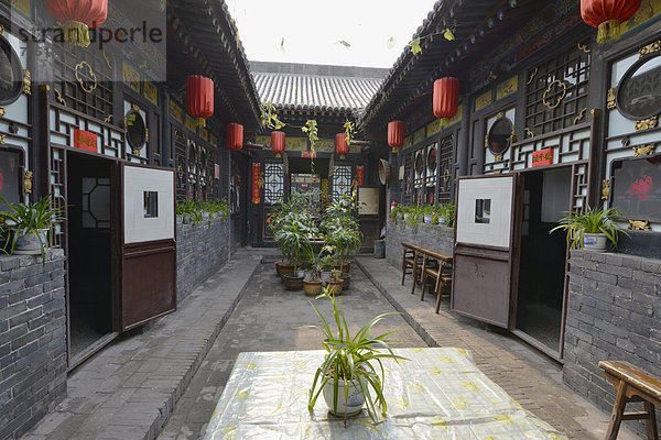 Innenhof  Hofsysteme in der historischen Altstadt von Pingyao  Unesco Weltkulturerbe  Shanxi  China  Asien