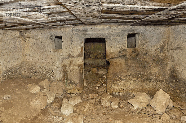 Etruskische Grabkammer  archäologische Zone San Giovenale bei Blera  Latium  Italien  Europa  ÖffentlicherGrund