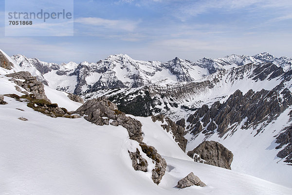 Blick vom Hafelekar nach Norden  hinten die Jägerkar-Spitze  die Praxmarerkar-Spitze  die Bachofen-Spitze  der Große Lafatscher und der Bettelwurf  Karwendel-Gebirge  Tirol  Österreich  Europa