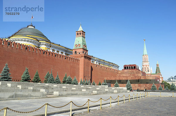 Kreml-Mauer mit dem Lenin-Mausoleum  Moskau  Russland  Eurasien  Europa