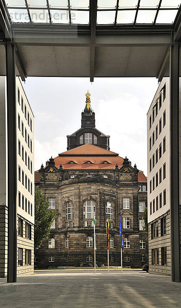 Sächsisches Staatsministerium für Wirtschaft  vorne  Sächsische Staatskanzlei  hinten  von Wilhelm-Buck-Straße aus gesehen  Dresden  Sachsen  Deutschland  Europa