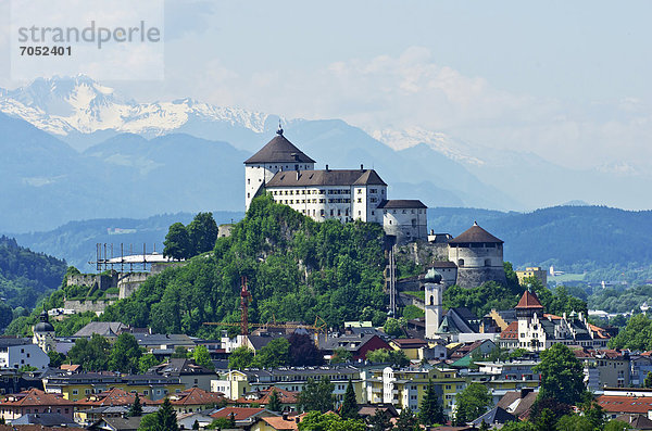 Blick auf die Feste Kufstein  Kufstein  Inn  Tirol  Österreich  Europa