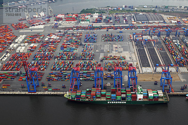 Luftbild  Containerschiff  Containerverladung am Containerterminal Burchardkai  Hamburger Hafen an der Elbe  Hamburg  Deutschland  Europa