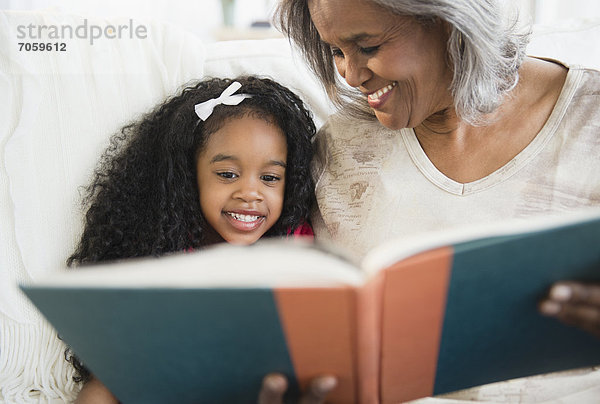 Buch  Enkeltochter  Großmutter  amerikanisch  Taschenbuch  vorlesen
