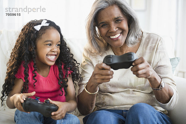 Spiel  Enkeltochter  Großmutter  amerikanisch  Camcorder  spielen