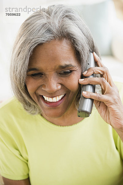 Frau  sprechen  Telefon  amerikanisch